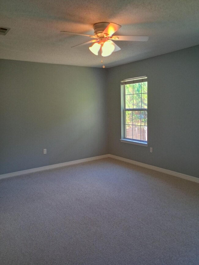 Building Photo - 129 Noblat Dr
