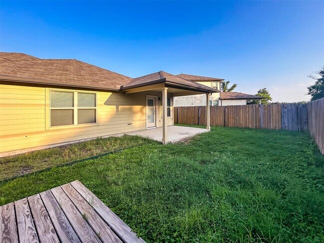 Building Photo - 401 Anacua Loop