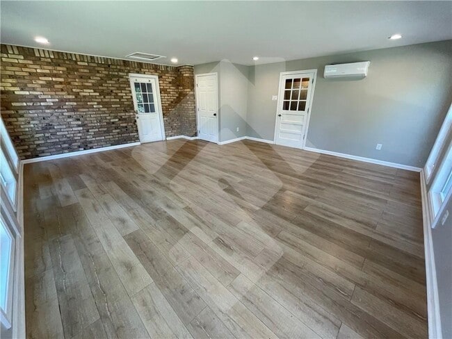 Building Photo - 9935 La View Cir