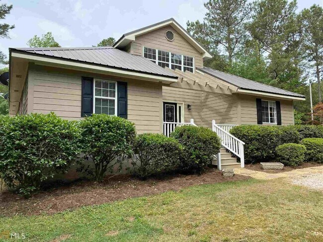 Building Photo - Charming Cottage Style 4 bedroom, 2 bathroom home in Lagrange! Must See!