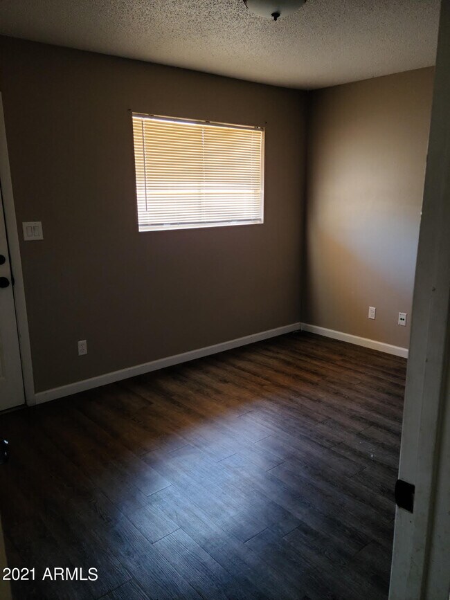 Building Photo - 1223 W University Dr