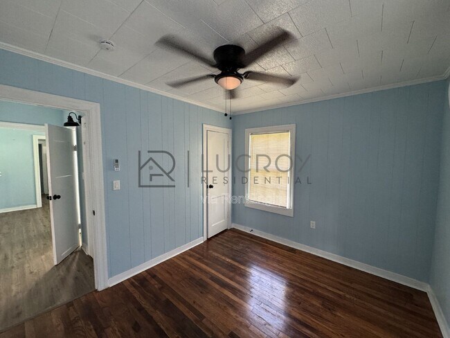 Building Photo - 1816 Kenmore Dr
