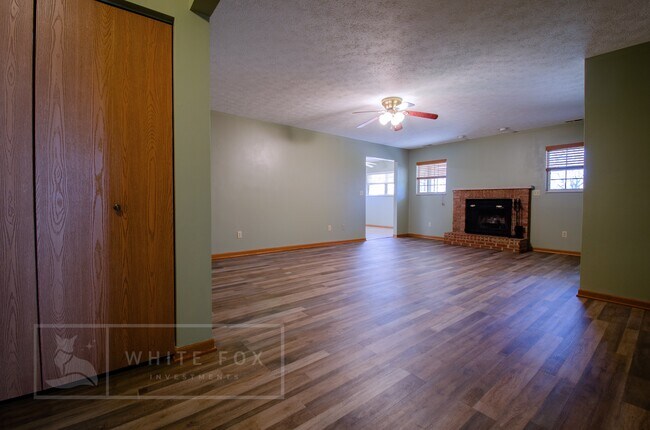 Building Photo - 5990 Fox Trace Ct
