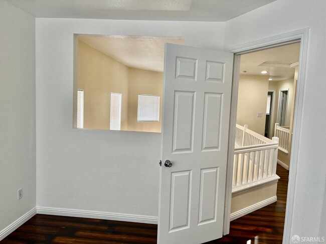 Building Photo - 1713 Crater Peak Way