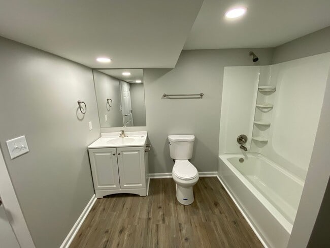 Building Photo - Remodeled 3 bed 2 bath
