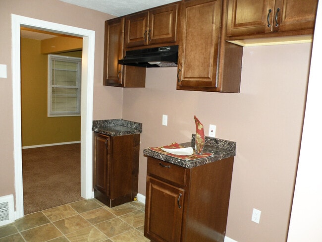 Building Photo - Renovated 3 Bedroom Colonial!