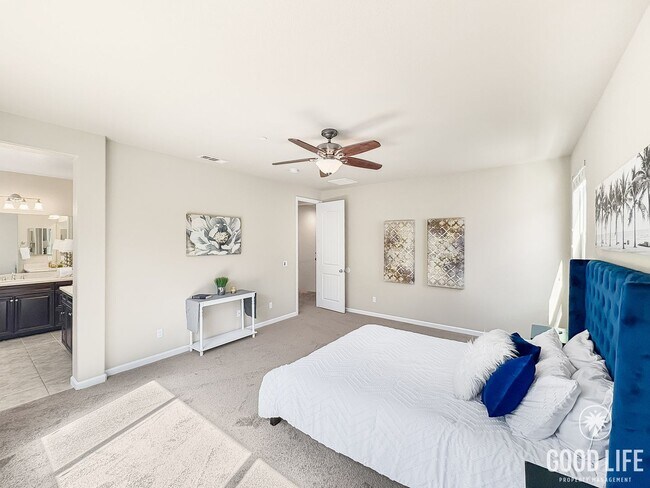 Building Photo - Stunning Home with Modern Comforts Spaciou...