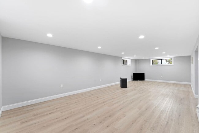 Building Photo - 15 Barnes Dr