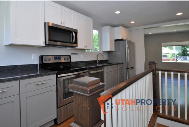 Building Photo - 330 E Sherman Ave