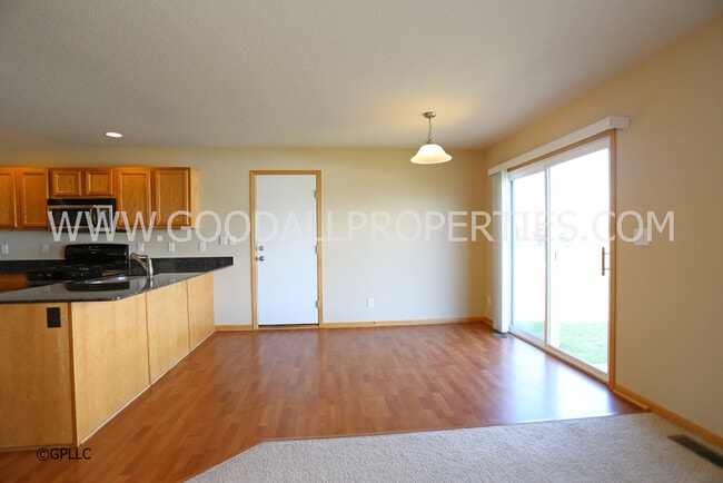 Building Photo - 3-Bedroom Urbandale Home with Office & Attached 2-Car Garage