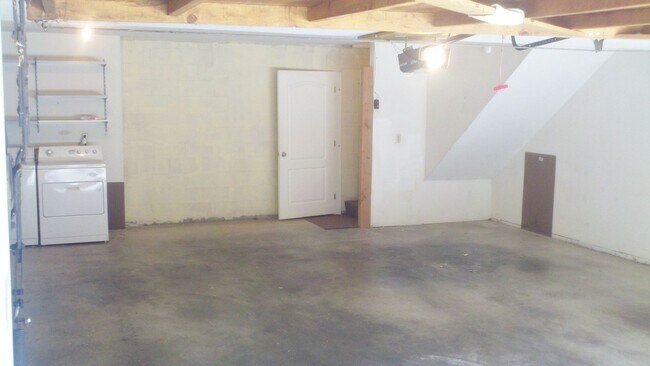 Building Photo - Refurbished Cape Cod Townhome – 2 Master B...