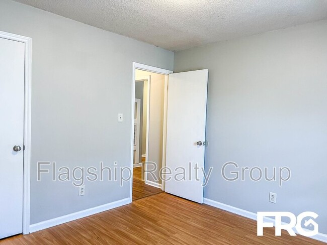 Building Photo - 211 Connie Cir
