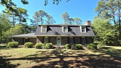 Building Photo - 201 Quail Run Dr