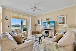 Building Photo - 10480 Washingtonia Palm Way