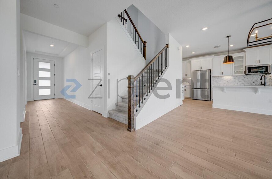 Building Photo - 534 Sun Chaser Dr