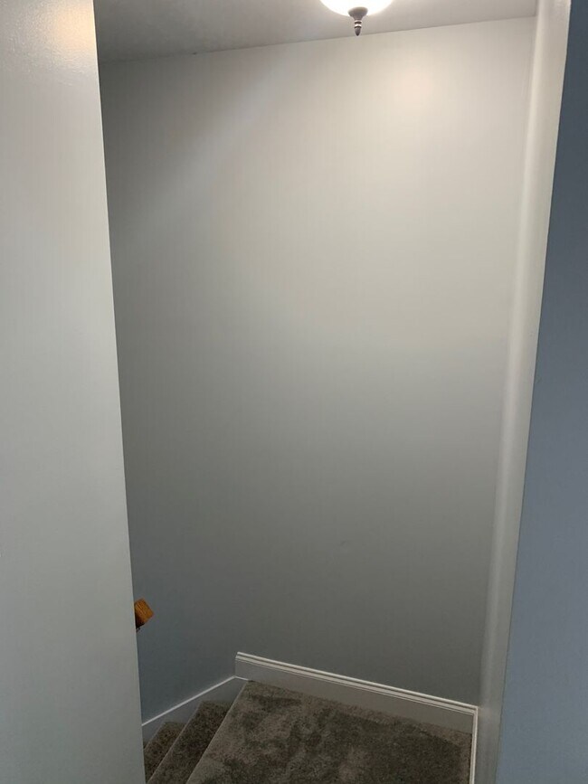 Building Photo - Lovely Eastside Townhome Condo Near Vet School- 3BR/3BATH!