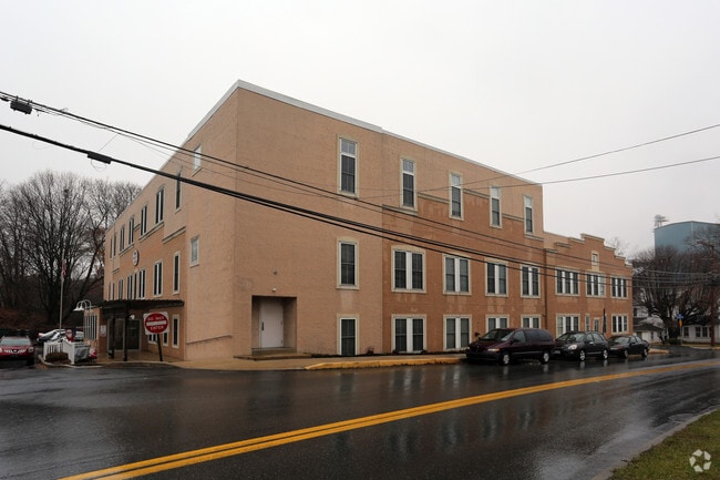 Building Photo - Whistlestop View Apartments