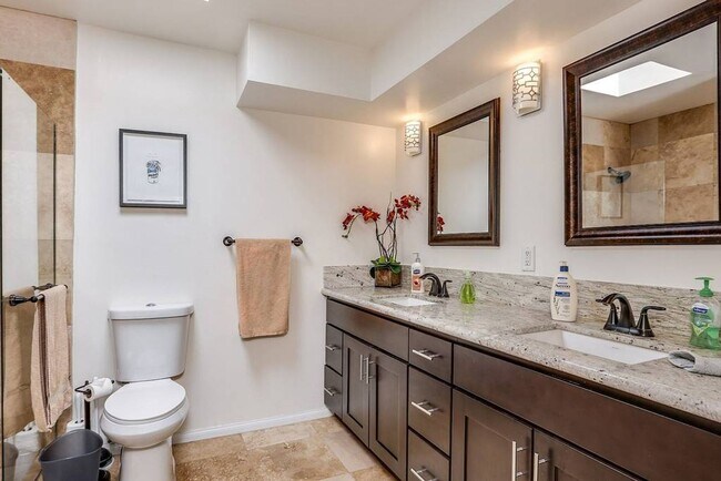 Building Photo - Family-Friendly Oasis in North Palm Springs