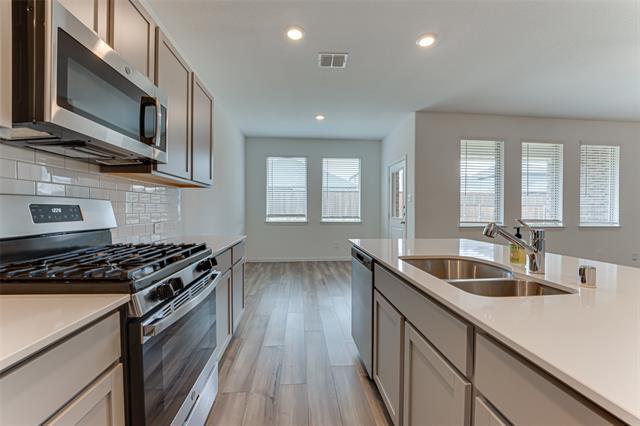 Building Photo - 832 Tulip Ct