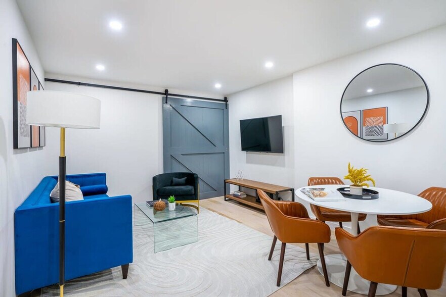 Building Photo - 244 E 75th St