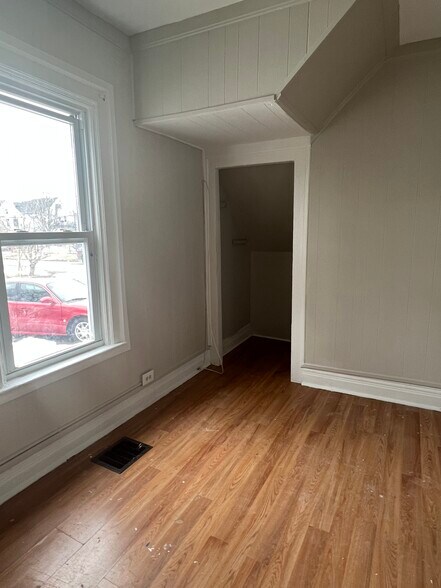 Building Photo - 116 17th St