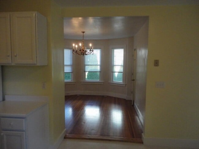 Building Photo - 39 E Bowery St