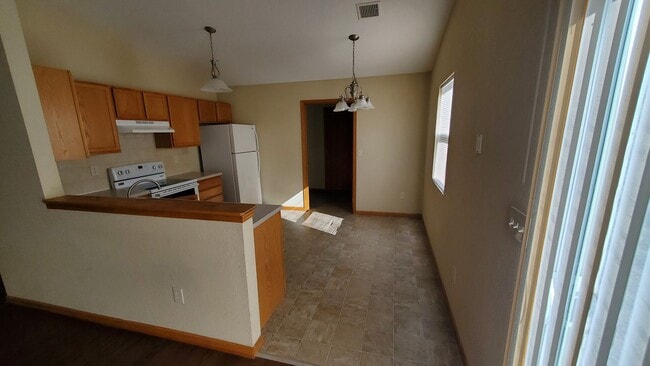 Building Photo - 1622 Clover Dr