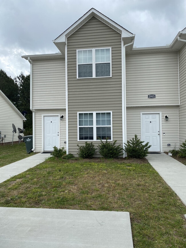 Building Photo - 2913 Lee Ct