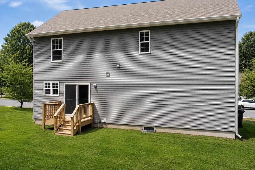 Building Photo - 90 Pine Cone Dr