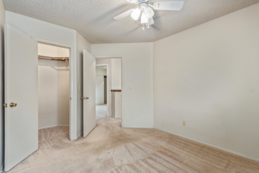 Building Photo - 518 E Wescott Dr