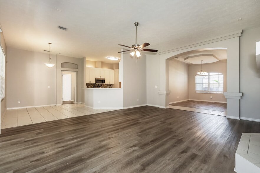 Building Photo - 2304 Golf Manor Blvd