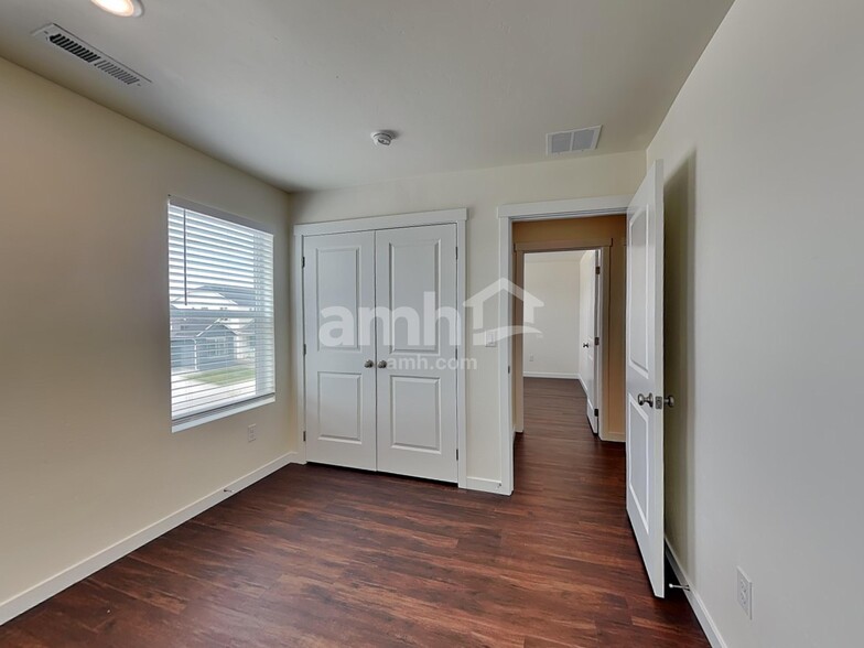 Building Photo - 1528 N Garnet Creek Ave