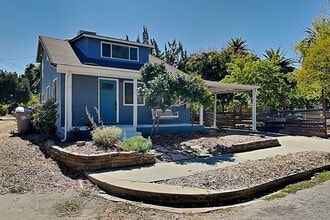 Building Photo - Spacious Colonial Heights Bungalow