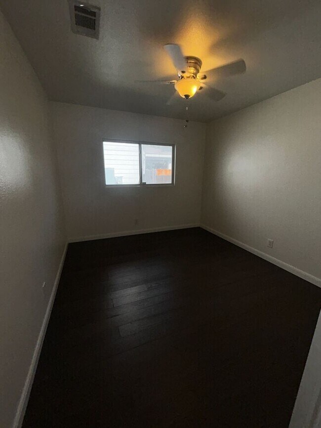 Building Photo - 4-Bedroom, 2-Bath Home in Carriage Hills N...