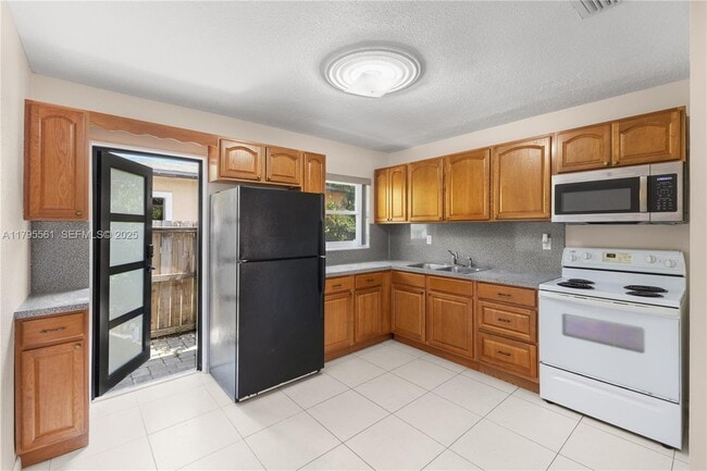 Building Photo - 1305 NE 2nd Ave