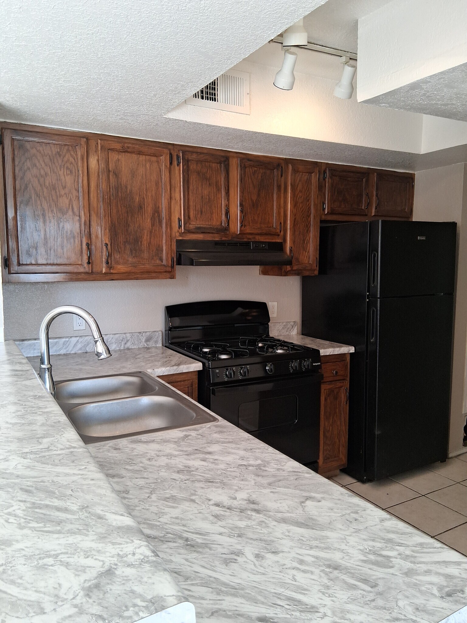 Building Photo - 3119 Voss Dr