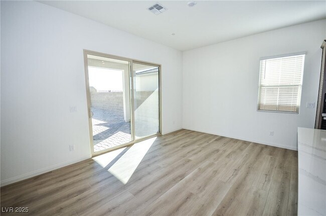 Building Photo - 552 Parkwind Ln