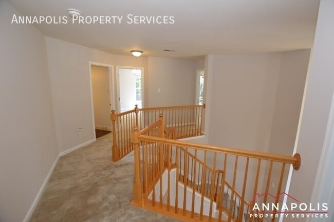 Building Photo - 122 Farmbrook Ln