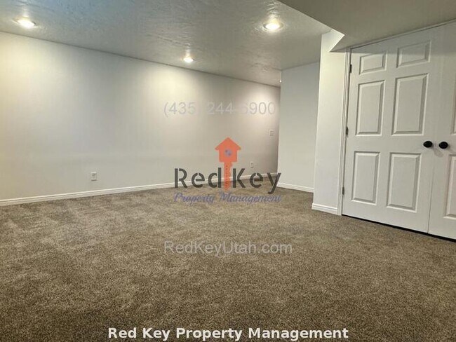 Building Photo - 770 N Single Family Home