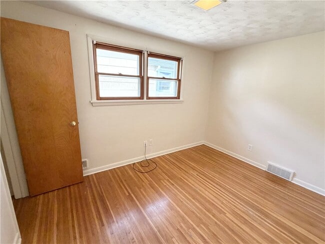 Building Photo - 211 Magnolia Ave