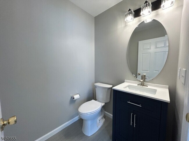 Building Photo - 2501 Vantage Ct