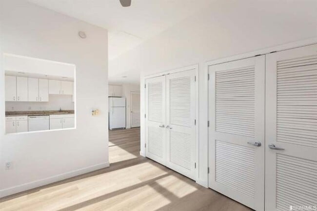 Building Photo - Stylish 1BR Condo in Prime Mission Bay Loc...