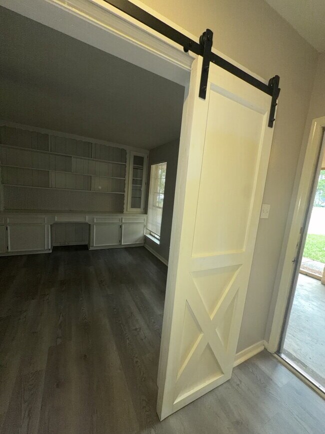 Building Photo - 16815 Methil Dr