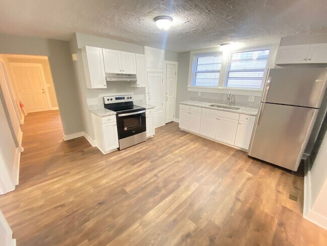 Building Photo - Fully Remodeled 2022 2bd/1ba House close to Dowtown and Hwy 70
