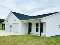 Building Photo - 302 Clear sky Wy