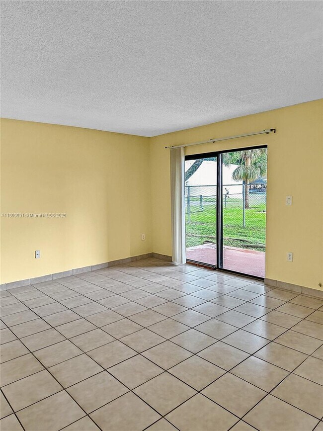 Building Photo - 250 Palm Cir W