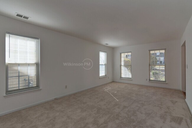 Building Photo - Beautiful 4 Bedroom 2.5 Bathroom Home with...