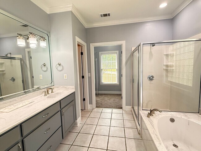 Building Photo - This beautiful brick home is located in Villa Rica and includes 6 bedrooms and 4.5 bath!