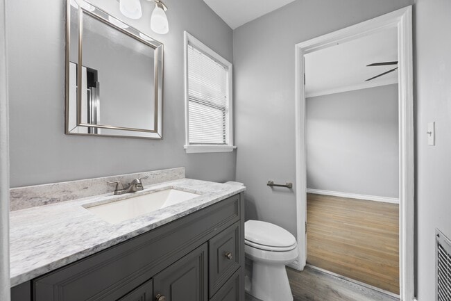 Building Photo - 13921 Daphne Ave