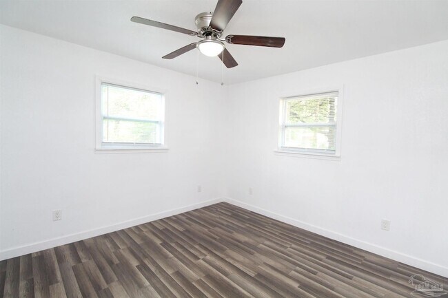 Building Photo - 6037 Syrcle Ave
